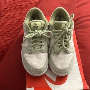 Nike dunk low gently used
